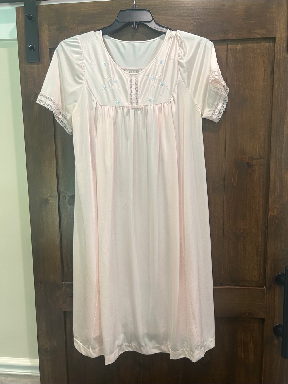 E718 Shadow Line Vintage Women’s Pink Short-Sleeve Nightgown with Lace Trim